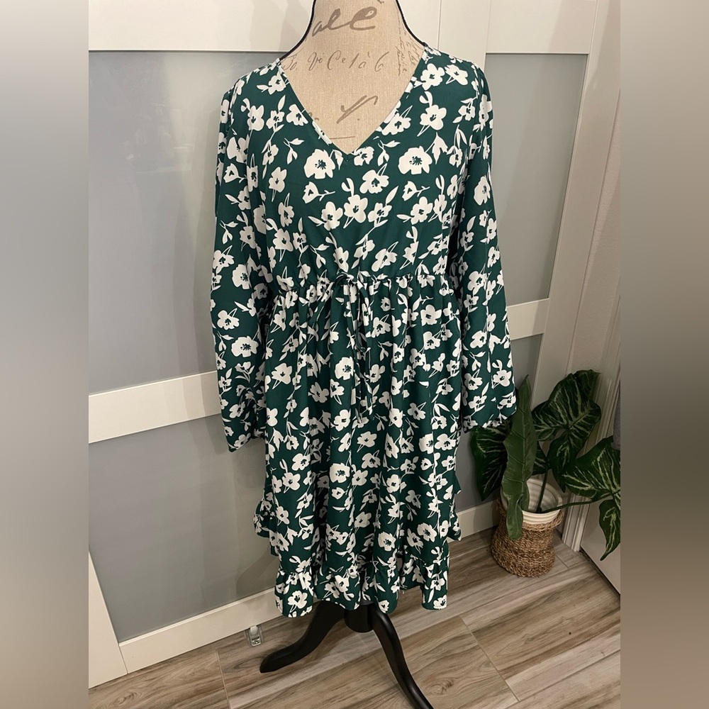 SHEIN Green Floral Long Sleeve Dress